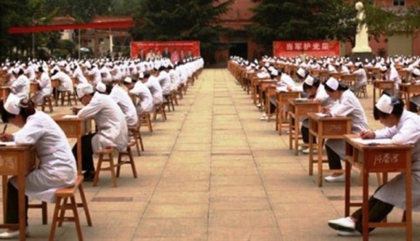 امتحانات تجرى في الصين من دون مراقبة المعلمين