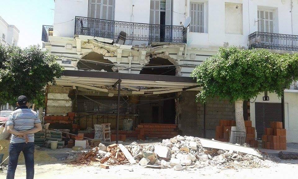 صفاقس - باب بحر : سقوط شرفة احدى العمارات القديمة 