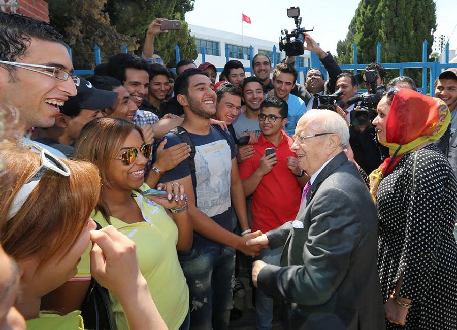 الباجي قائد السبسي يزور المعهد الثانوي بقرطاج