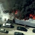 كاليفورنيا : حريق يجتاح طريقا سريعا مزدحما بالسيارات