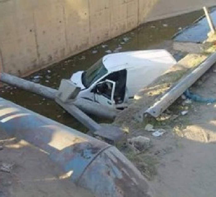 حادث سقوط سيارة "بالحزام"