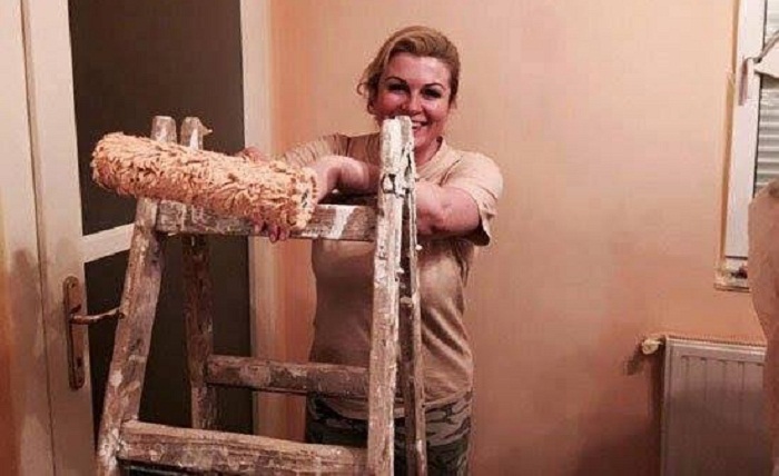 رئيسة كرواتيا تدهن منزلها بنفسها
