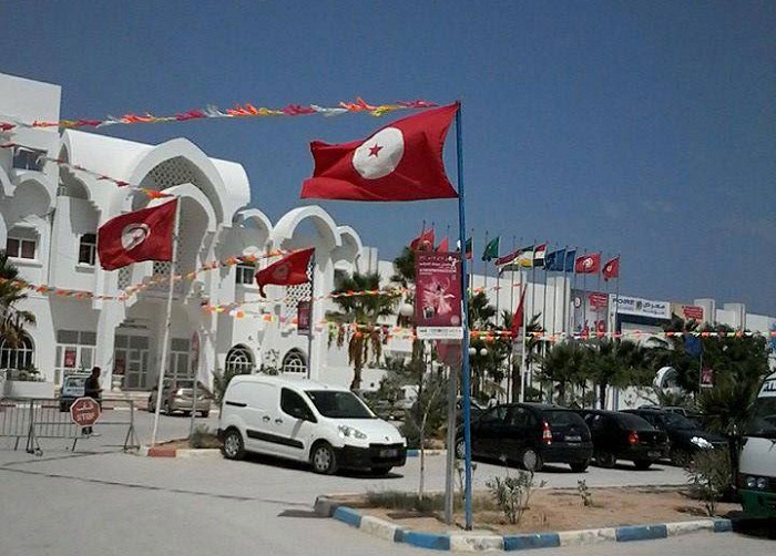 علم تونس في معرض سوسة