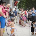 صينية تعرض أبنائها للبيع "مجانا" بعد أن هجرها زوجها