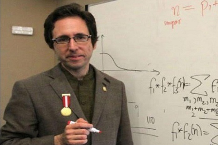 عالم الرياضيات البيروفي هارالد هيلفغوت