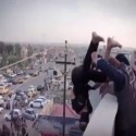 داعش يرمي اشخاص من أسطح مبان مرتفعة بالعراق