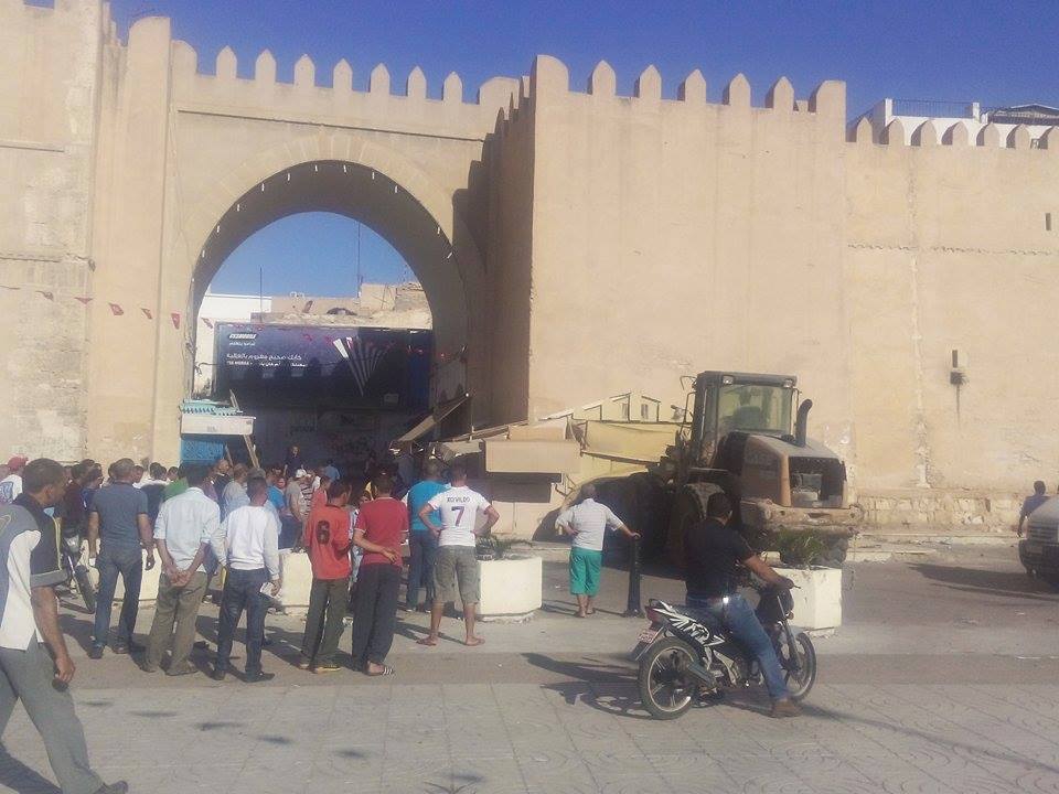 هدم لعدد من الأكشاك غير القانونية