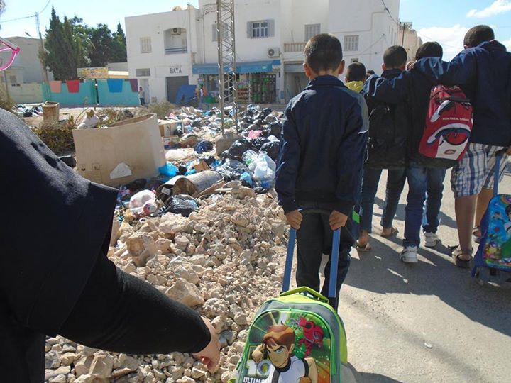 مدرسة الإسعاد وسط مصب للفضلات