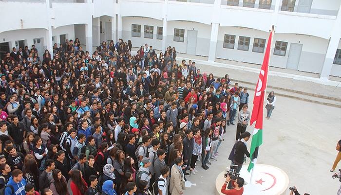 الرايتان التونسية والفلسطينية ترفعان جنبا الى جنب بجميع المؤسسات التربوية التونسية
