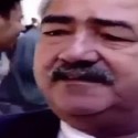 عالم عراقي يبكي بعدما باع كتبه بسبب الفقر