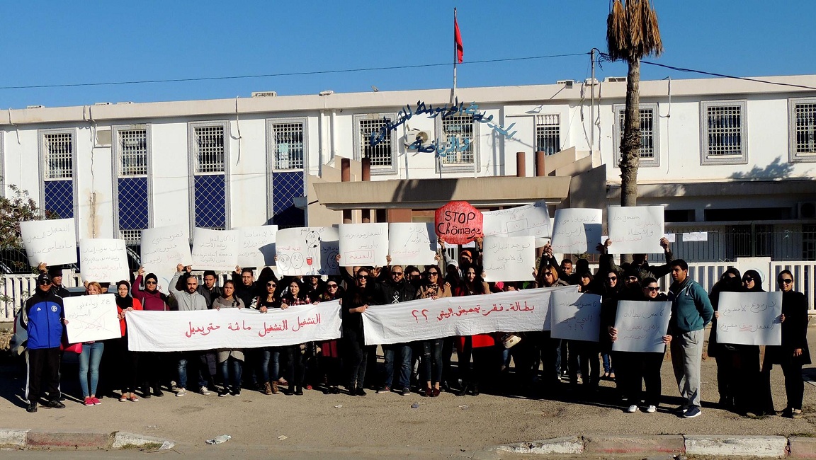 صفاقس : العشرات من أساتذة الرياضة المعطلون عن العمل ينفذون وقفة احتجاجية