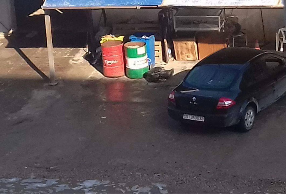 صفاقس : السيارة الادارية .. في خدمة المواطن أم في مهمّة خاصّة لاقتناء المشروبات الكحولية من احد المحلات المعروفة ؟