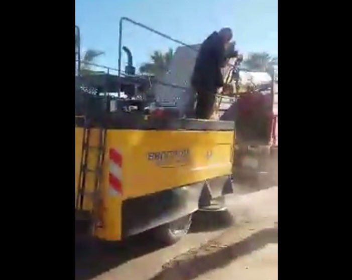 صفاقس : تجربة الة جديدة لكنس الطرقات .. سويدية الصنع