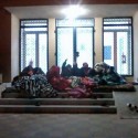 بعد أن طردهم المعتمد : نساء عقارب يقضن ليلتهن في الشارع