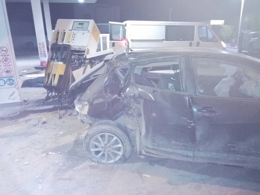 صفاقس : إصطدام سيارة بمحطة بنزين 