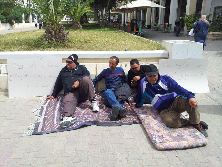 عمال شركة بتروفاك بقرقنة يدخلون في اضراب جوع  ويطالبون والي صفاقس بالتدخل السريع