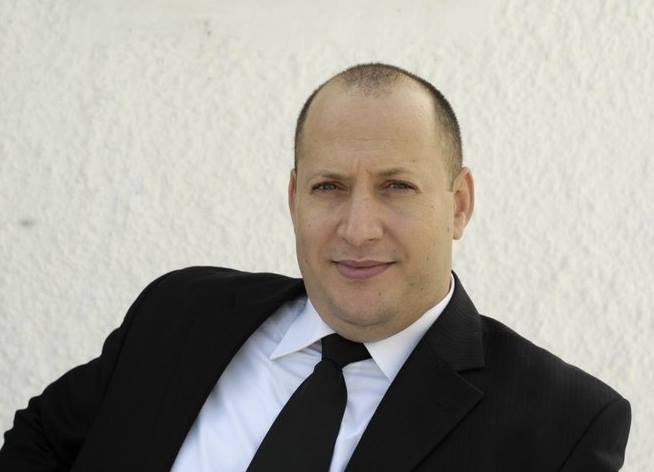 الصحفي طارق الغديري