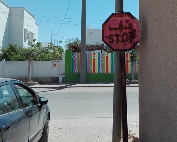 إشارة قف على مستوى قاصة رقم 5 بين طريق تنيور وطريق تونس 