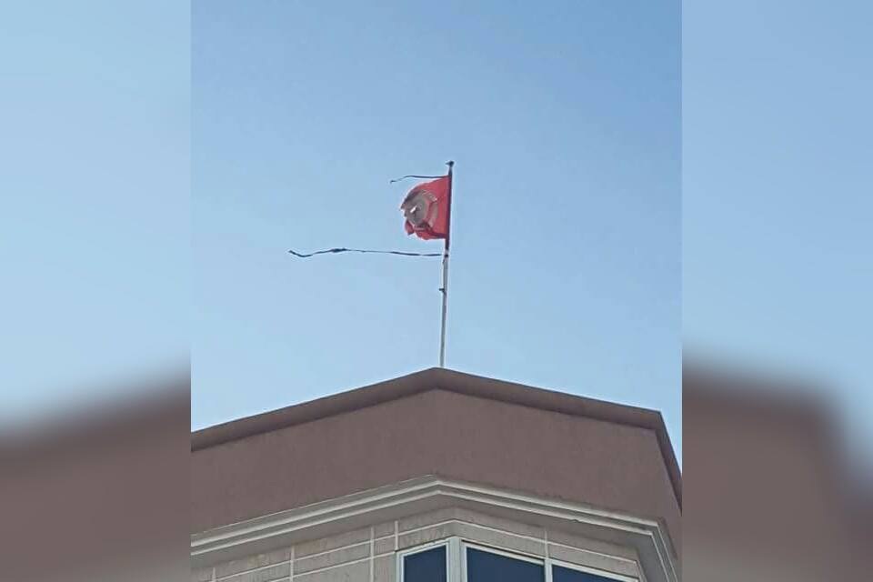 حالة مزرية للعلم التونسي