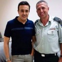 صورة صابر الرباعي مع ضباط من جيش الاحتلال الإسرائيلي تثير الجدل على الفيسبوك
