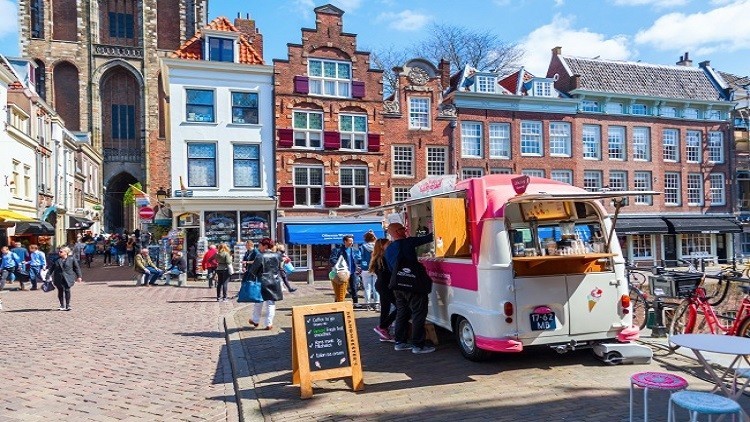 مدن تدفع  مقابل العيش فيها