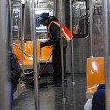 عامل نظافة بمحطة مترو