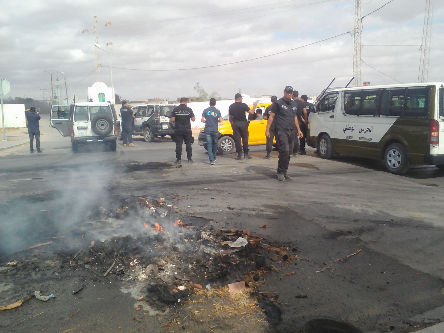 صفاقس : فض اعتصام العاطلين عن العمل أمام مصنع "السياب" باستعمال الغاز المسيل للدموع