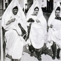 نساء يهوديات يتجولن في مدينة صفاقس ويرجع تاريخ الصورة بداية القرن الماضي