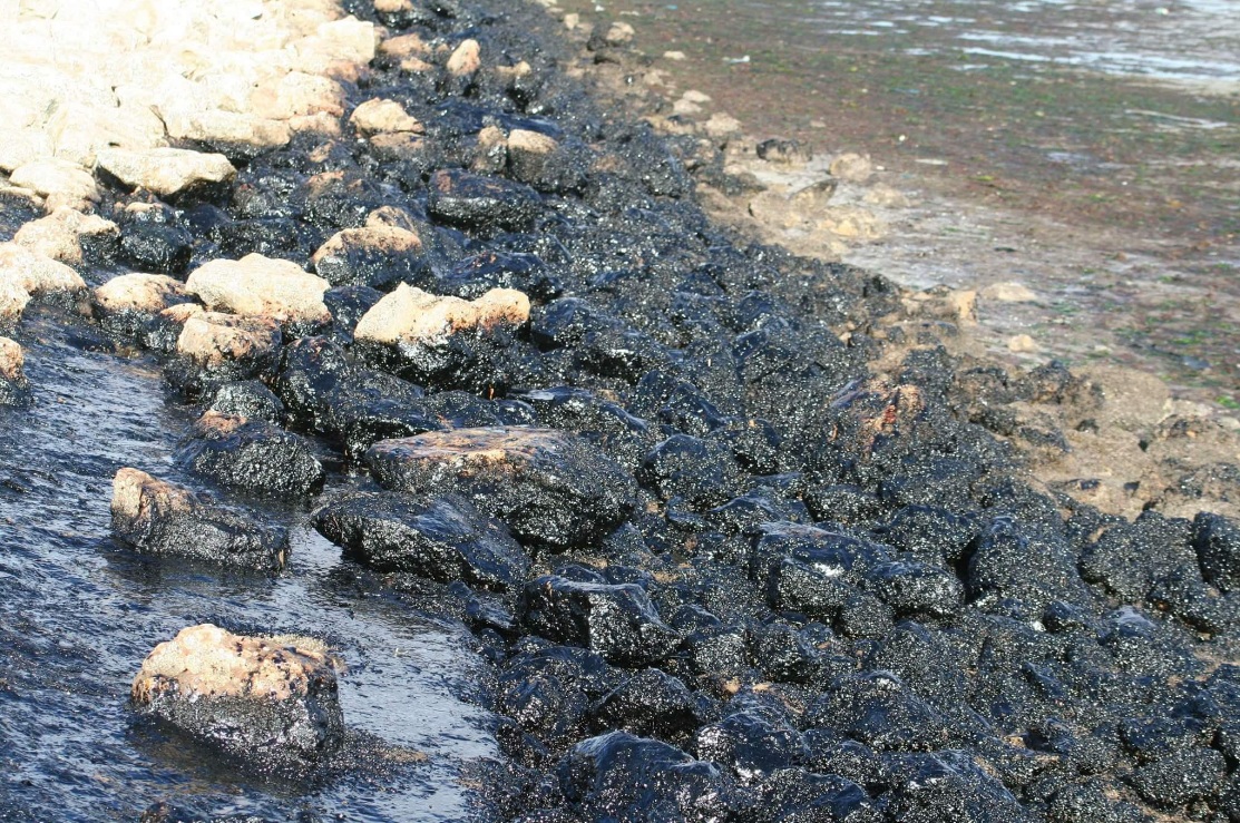 تسرب مواد مجهولة بالسواحل الجنوبية بجهة صفاقس