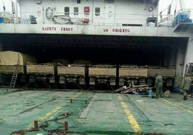 شاحنات عسكرية