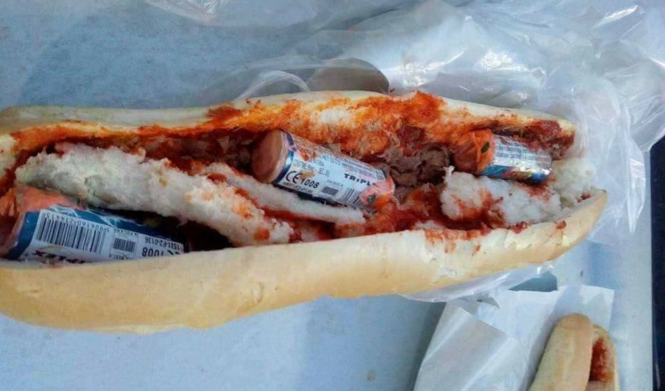 عند الدخول إلى ملعب الطيب المهيري : الجماهير الليبية تخفي الشماريخ في "سندويشات"