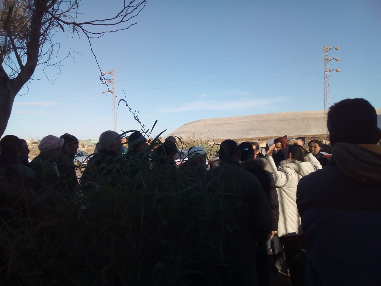 اثر تسرب نفطي في سواحل صفاقس: وقفة احتجاجية .. والمطالبة بغلق محطة التطهير