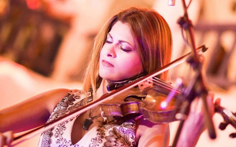 ياسمين عزيز