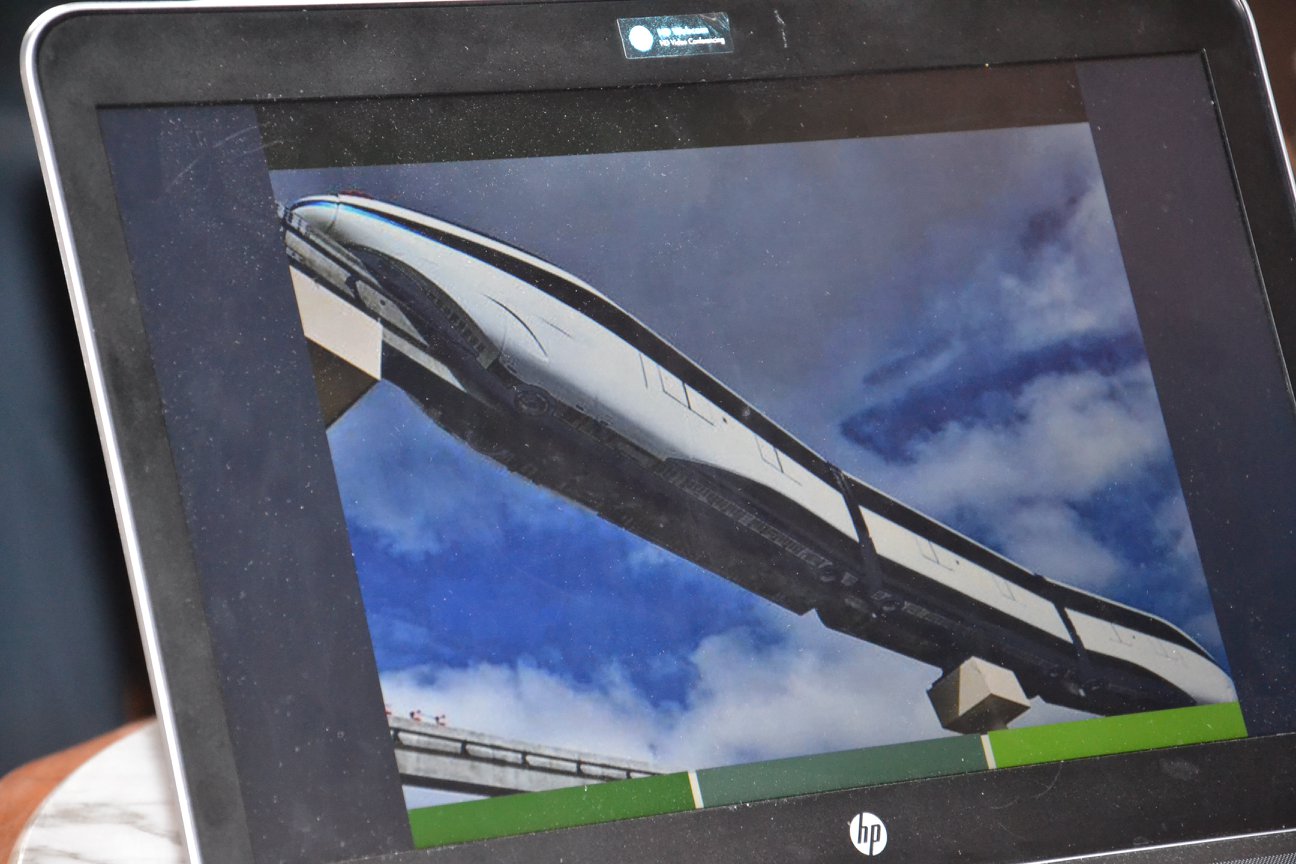 ميترو خفيف معلق