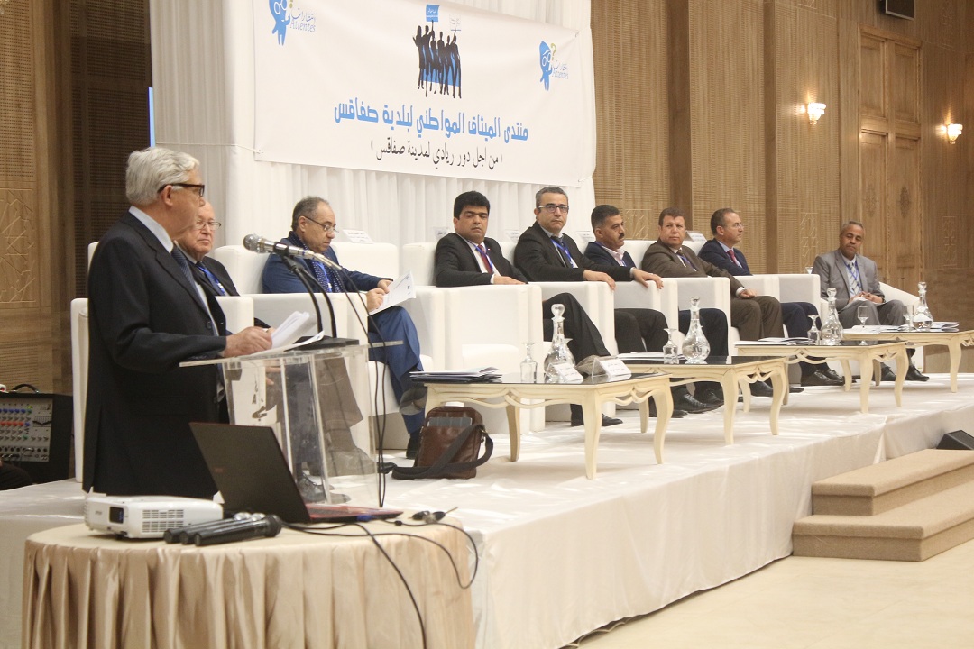 في منتدى حضره أكثر من 300 شخص : رؤساء القائمات المترشحة لبلدية صفاقس وعدد من نواب الجهة يوقّعون على الميثاق المواطني لبلدية صفاقس