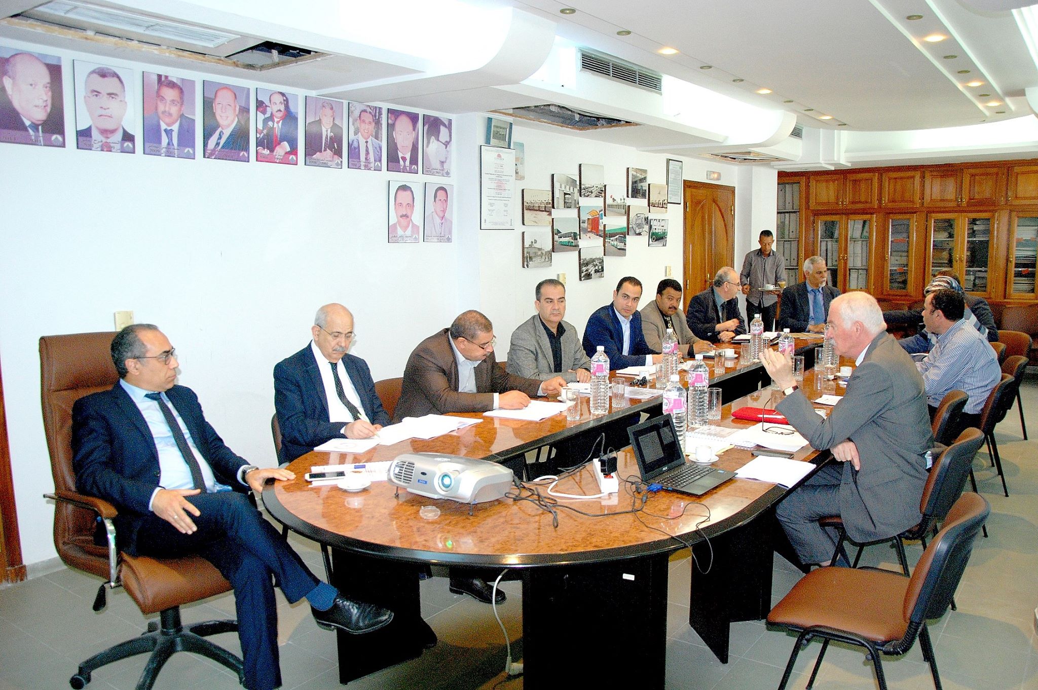 جلسة عمل حول مشروع نموذجي يتعلق باحداث "السلطة الجهوية المنظمة للنقل البري" بصفاقس