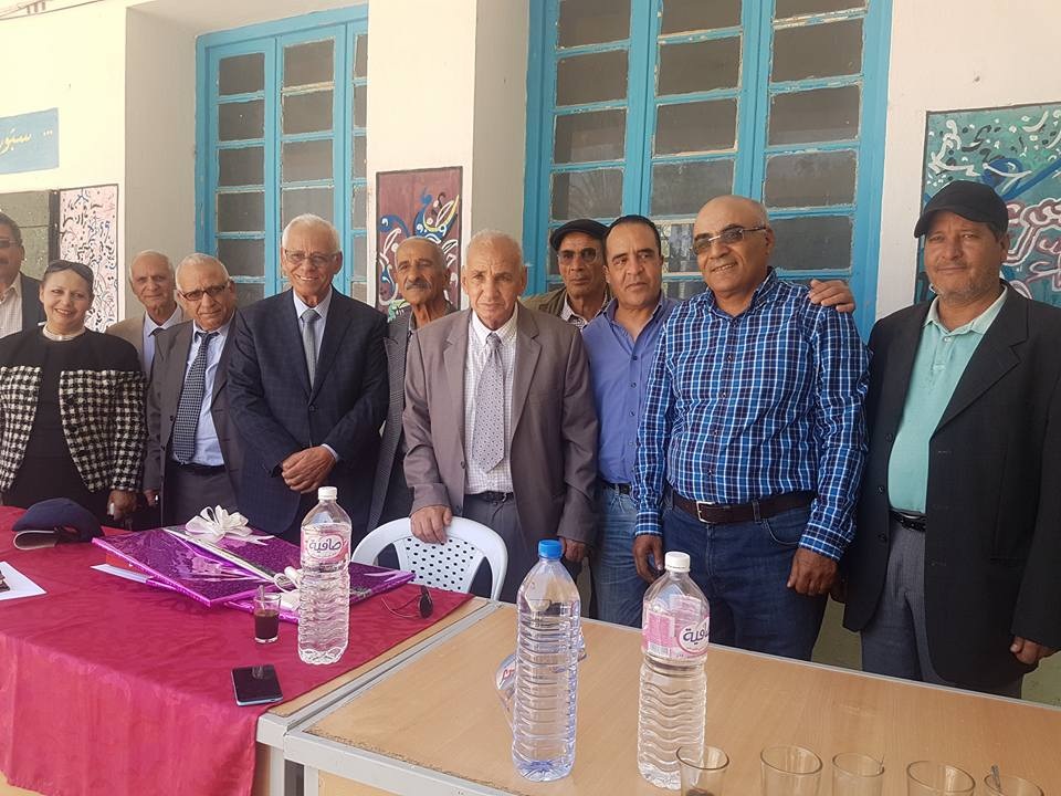 يحدث بعد ستين عاما : تلامذة مدينة قعفور من ولاية سليانة يكرمون معلمهم القديم المربي علي البقلوطي