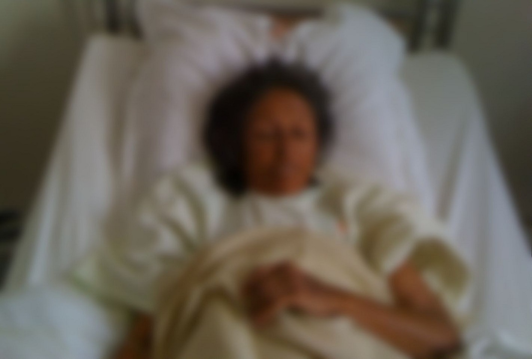 صفاقس : بسبب تافه .. قاضية تحيل سيدة عجوز إلى المستشفى بعد أن أمرت بسجنها