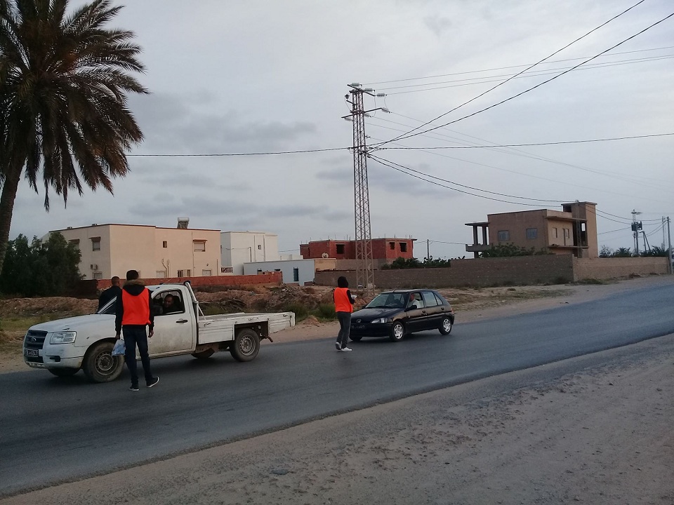 صفاقس : تقديم وجبة افطار "رمزية" للمسافر علي الطريق الرئيسي في المحرس