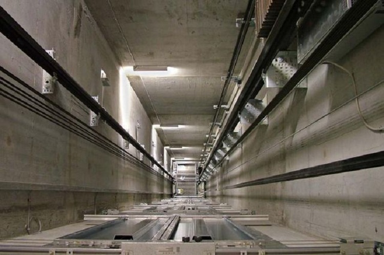 بئر مصعد كهربائي