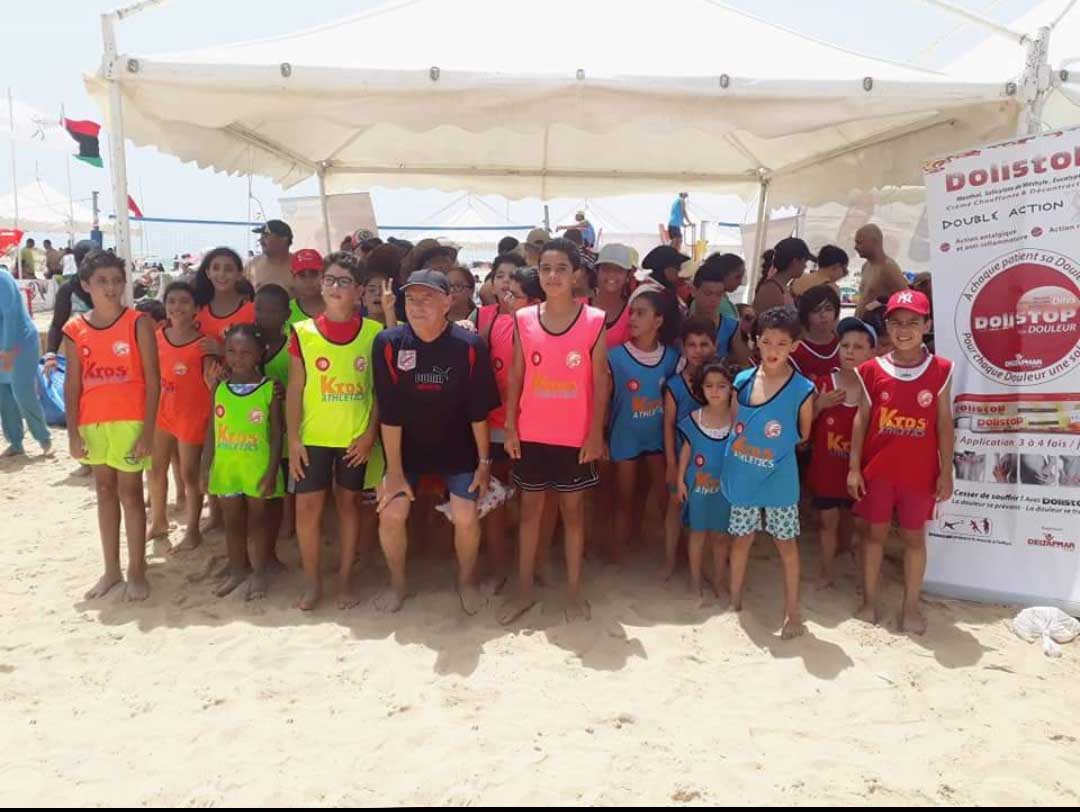 خلال دورة الصداقة لكرة الطائرة الشاطئية بقرية الشفار : الرابطة الإقليمية لألعاب القوى تنظم أنشطة ترفيهية للأطفال