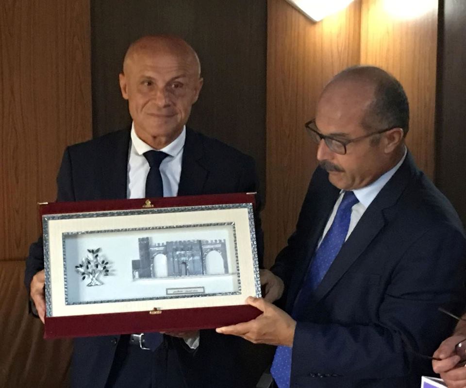 منير اللومي مع سفير فرنسا