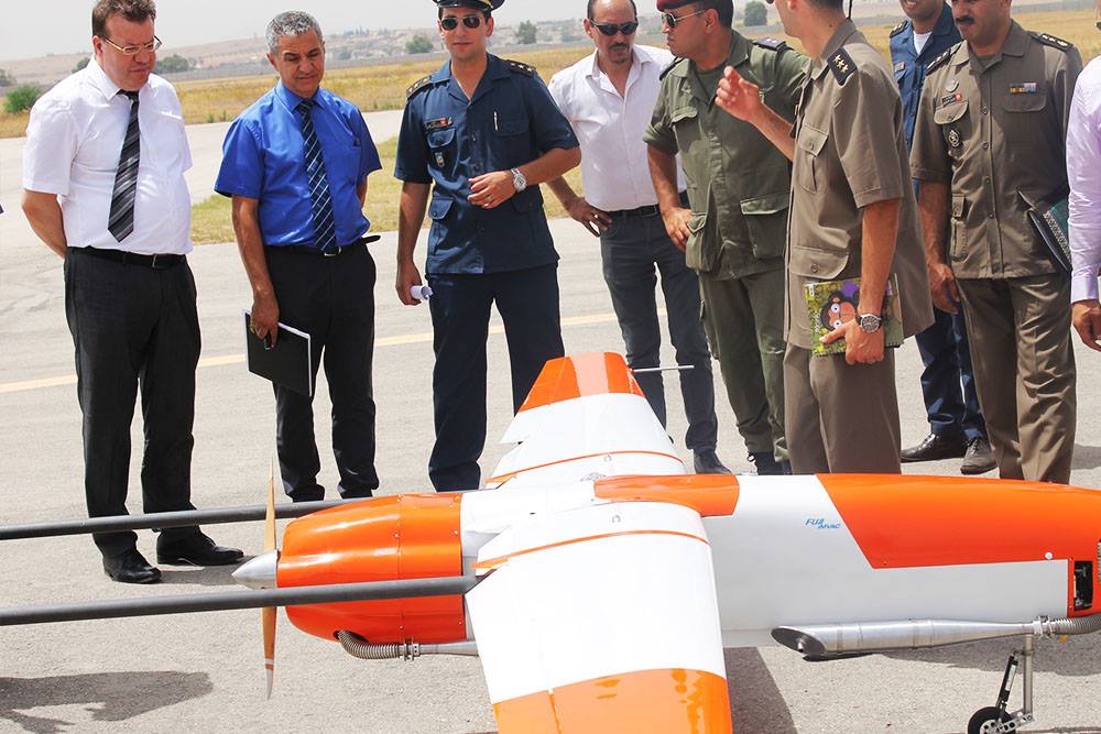 شركة "تلنات" تقدم عرضا للطائرة بدون طيار أمام قادة عسكريين (صور)