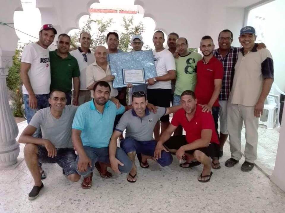 صفاقس : تكريم مبروك العطي الأمين السابق للمكتبة العمومية بوادي الرمل بمناسبة إحالته على شرف المهنة