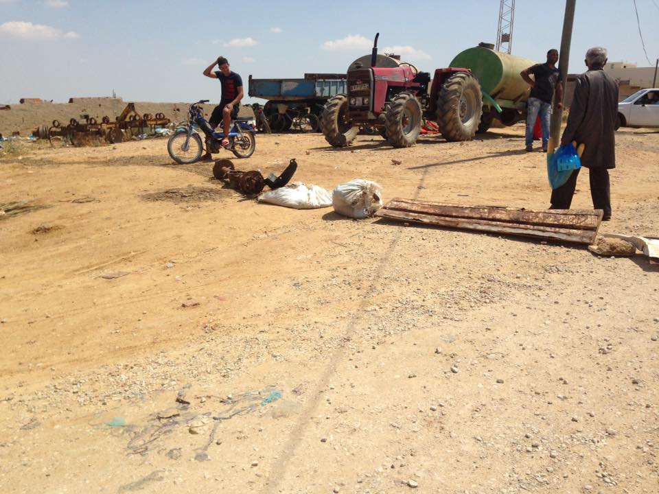 غلق الطريق بين عقارب ومنزل شاكر