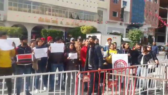 طلبة الاتحاد العام بصفاقس في وقفة احتجاجية