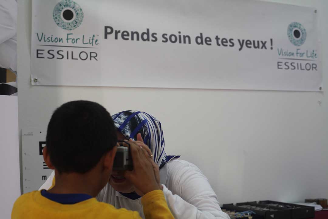 صفاقس : شركة إسيلور سيفو Essilor Sivo تقوم بقيس نظر و تسليم نظارات طبية لإكثر من 100 طفل ذاخل المدينة العتيقة