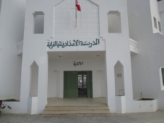 مدرسة اعدادية -الغرابة