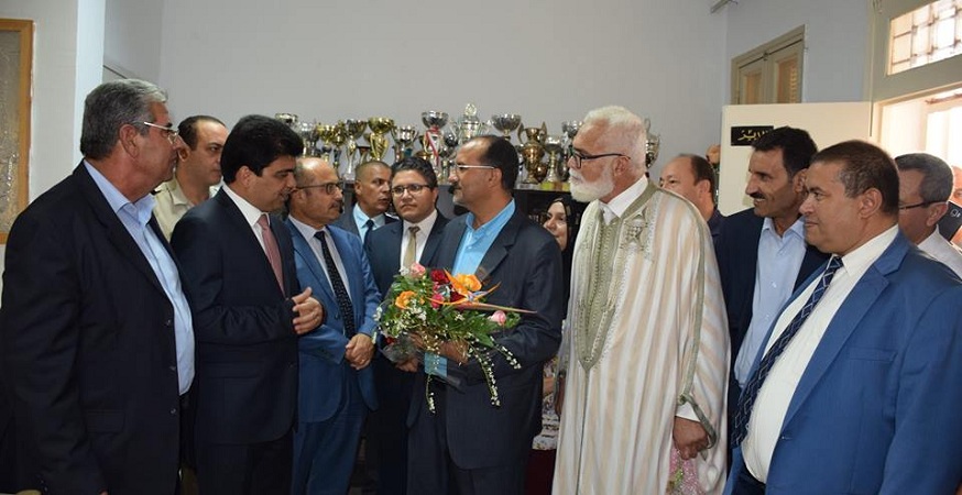  والي صفاقس يطمئن على صحة مدير المدرسة الإعدادية بساقية الزيت