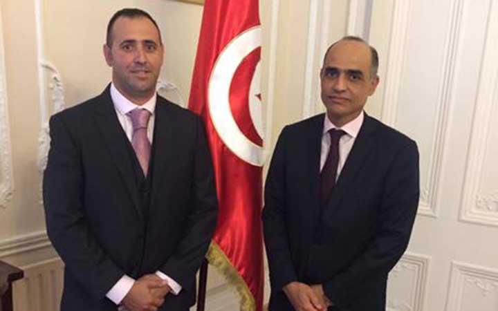 السفير التونسي ببريطانيا يستضيف لاعب الكيك بوكسينغ "رفيق بكار"